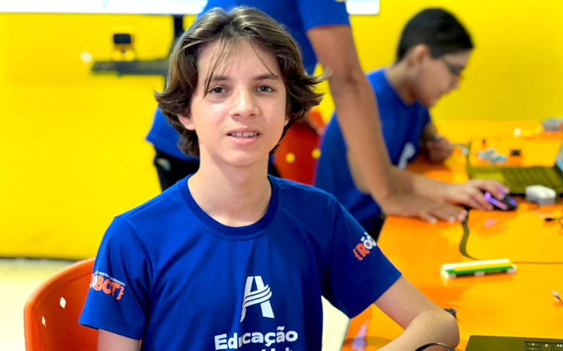 Estudante de robótica